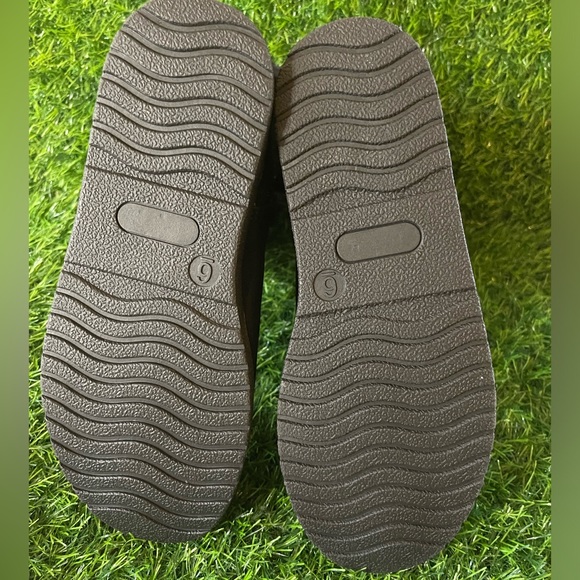 NWOT Black Suede Booties with faux fur lining, size 6 - Picture 4 of 5